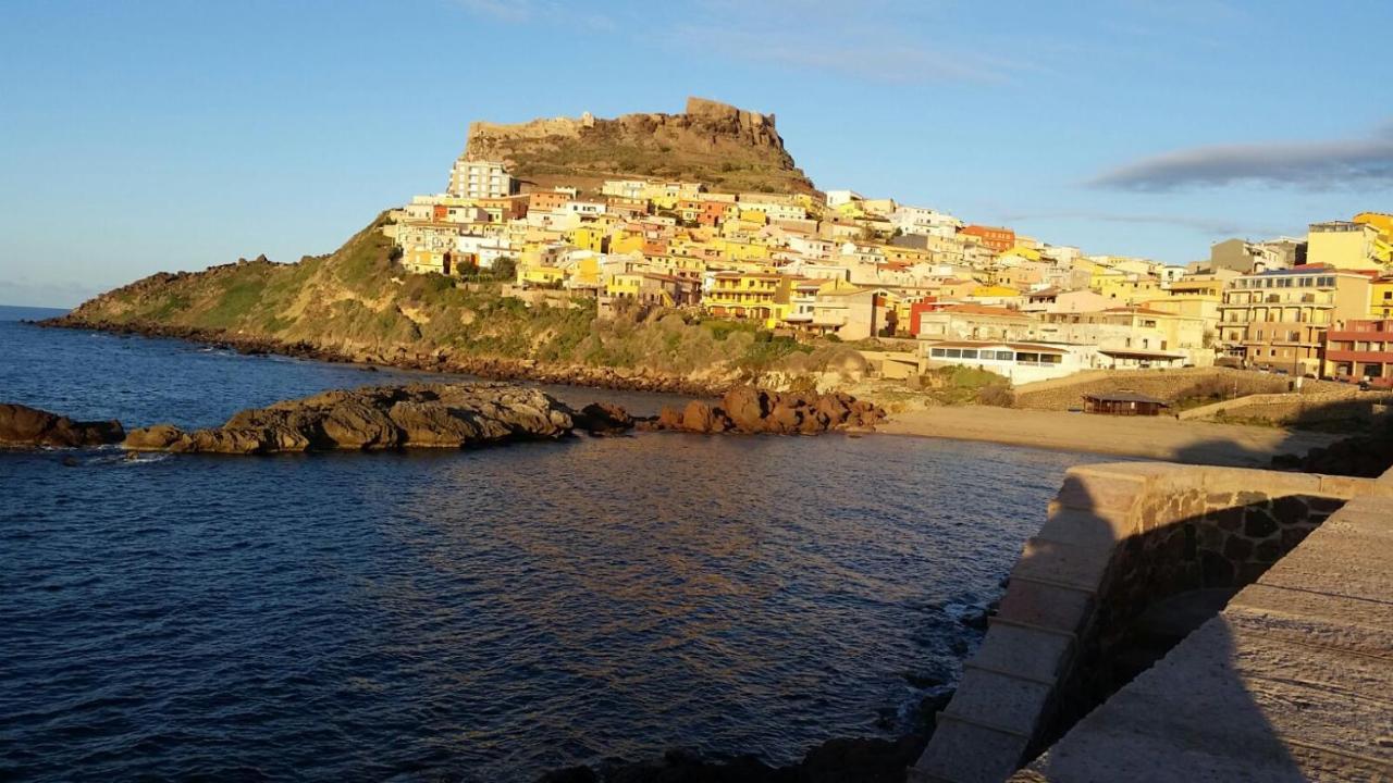 La Tartaruga Spiaggiata - Bilocale Centrale A Pochi Metri Dalla Spiaggia Кастельсардо Екстер'єр фото